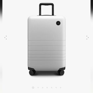 Mono carry on pro suitcase
